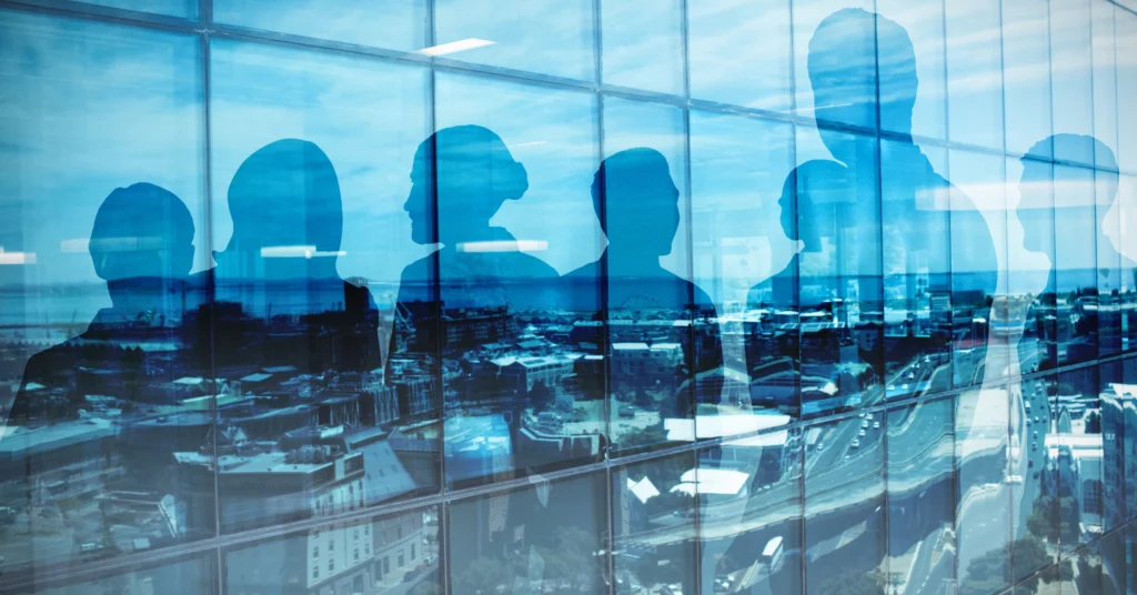 Diferencia entre agente autónomo con IA y chatbot tradicional en operación enterprise